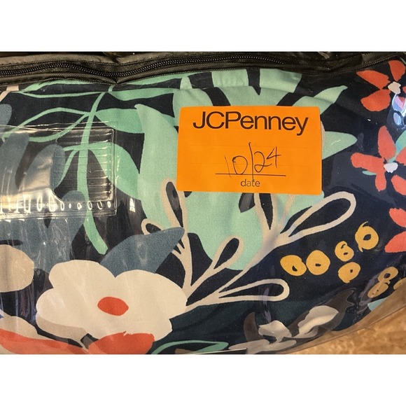 Reversible Twin XL Comforter Set - New - 2 Piece Set Comforter & Sham - Picture 4 of 7